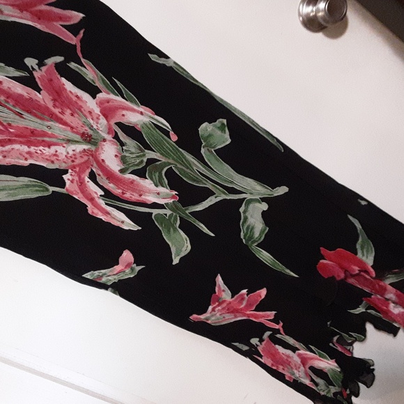 Floral V-Neck Dress - Picture 4 of 10